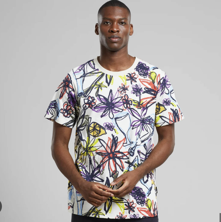 Mode homme responsable : t-shirt coloré à motifs éthique et durable.